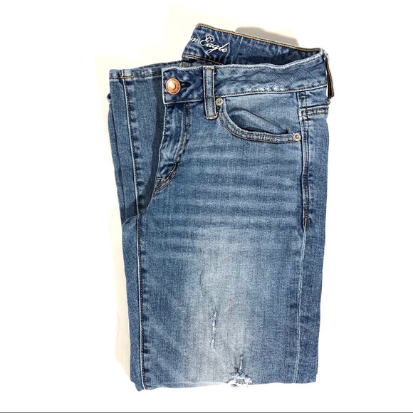 AEO Low Rise Stretch Distressed Boy Fit Crop Jeans - Picture 2 of 8